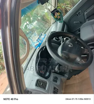 Nissan Frontier 2004 Gray