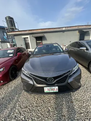Toyota Camry SE FWD 2020 Gray