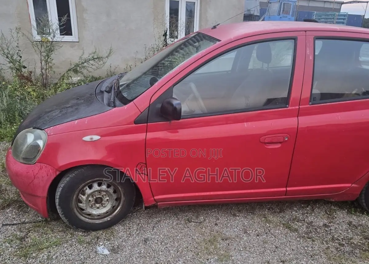 Toyota Yaris 1999 Red