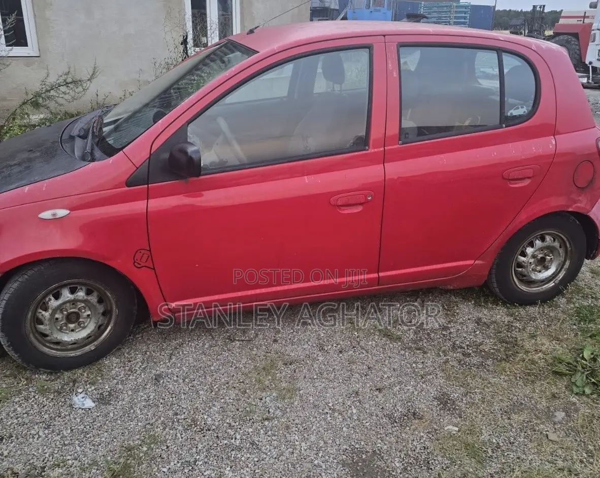 Toyota Yaris 1999 Red