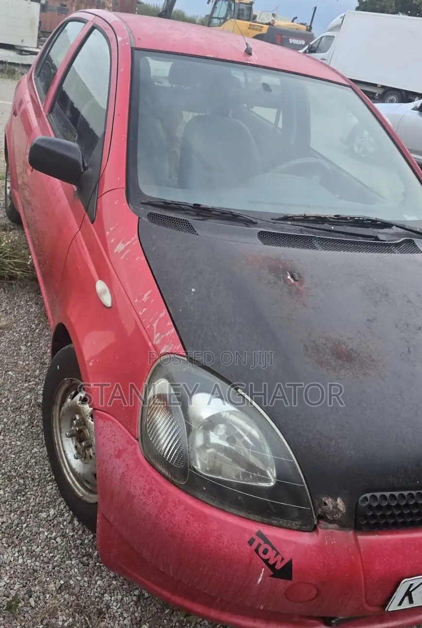 Toyota Yaris 1999 Red