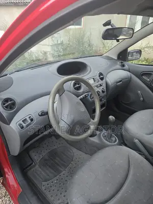Toyota Yaris 1999 Red