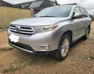 Toyota Highlander Limited 3.5l 4WD 2013 Silver
