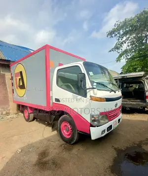 Toyota Dyna 2000 White