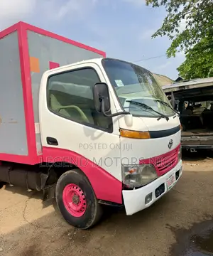 Toyota Dyna 2000 White