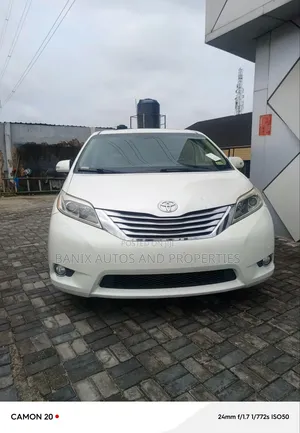 Toyota Sienna 2015 White