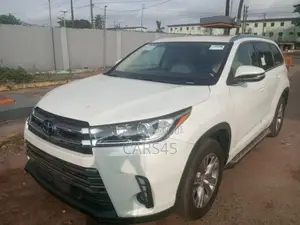 Toyota Highlander LE 4dr SUV (3.5L 6cyl 6A) 2015 White