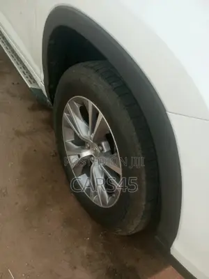 Toyota Highlander LE 4dr SUV (3.5L 6cyl 6A) 2015 White