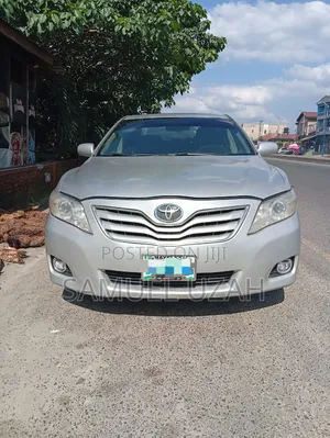 Toyota Camry 2010 Silver