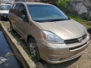 Toyota Sienna LE AWD 2005 Gold