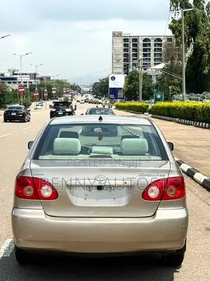 Toyota Corolla LE 2005 Gold