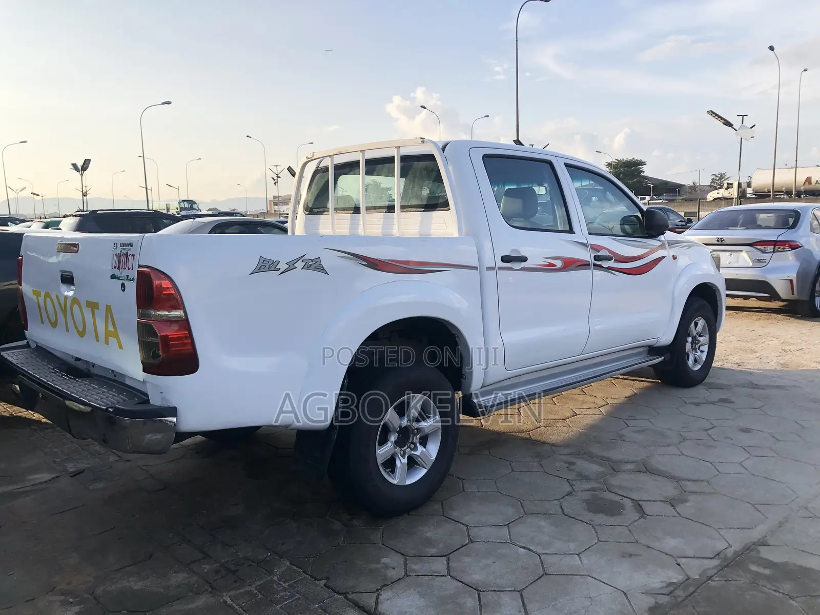 Toyota Hilux 2012 White