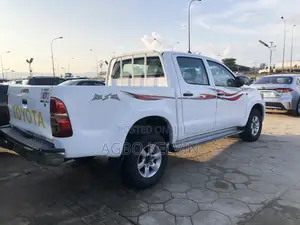 Toyota Hilux 2012 White