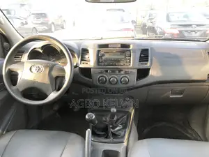Toyota Hilux 2012 White