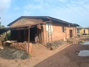 3bdrm House in Daylight Property, Benin City for sale