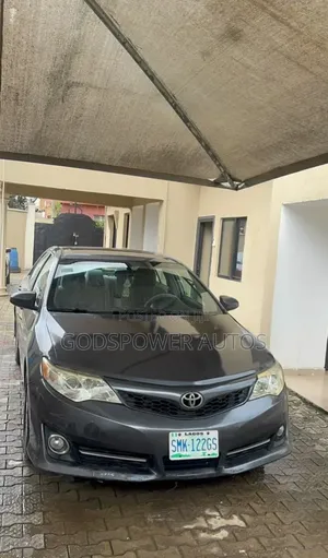 Toyota Camry SE 4dr Sedan (2.5L 4cyl 6A) 2013 Gray