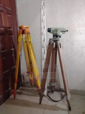 Wild NAK2 Surveying Level Complete Set – Tripod & 5m Staff