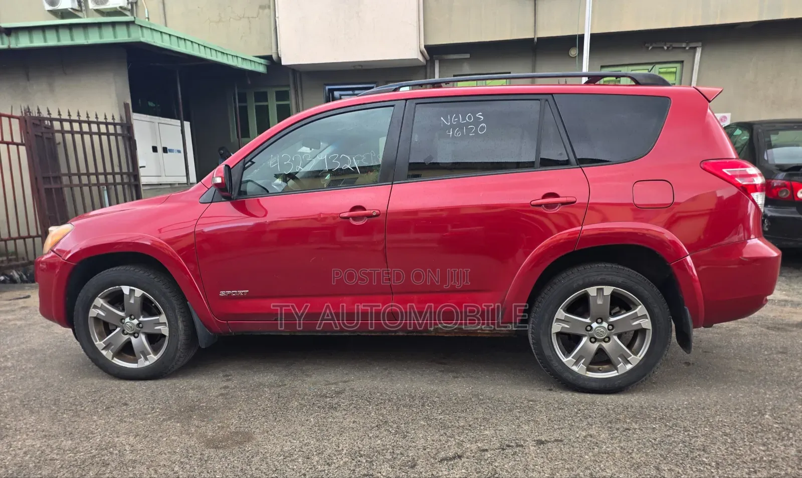 Toyota RAV4 2011 Red
