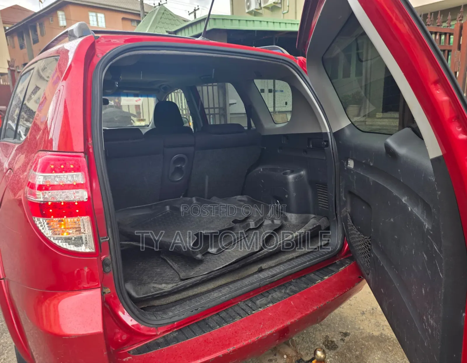 Toyota RAV4 2011 Red