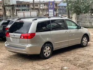 Toyota Sienna LE 7 Passenger 2010 Silver