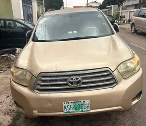 Toyota Highlander 2010 Gold