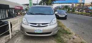 Toyota Sienna LE 8 Passenger 2010 Gold