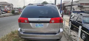 Toyota Sienna LE 8 Passenger 2010 Gold