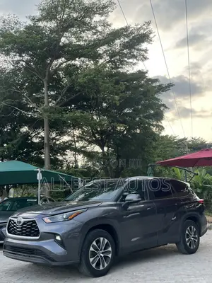 Toyota Highlander 2023 Gray