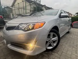 Toyota Camry SE 4dr Sedan (2.5L 4cyl 6A) 2014 Silver