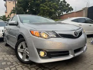 Toyota Camry SE 4dr Sedan (2.5L 4cyl 6A) 2014 Silver