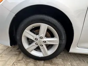 Toyota Camry SE 4dr Sedan (2.5L 4cyl 6A) 2014 Silver