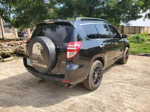 Toyota RAV4 2010 Green
