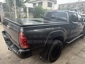 Toyota Tacoma Double Cab 4x4 4.0L V6 5-Speed Automatic 2013 Gray
