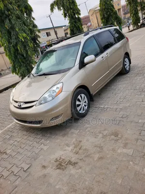 Toyota Sienna 2006 Gold