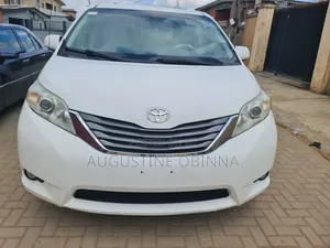 Toyota Sienna XLE 7 Passenger Mobility 2011 White