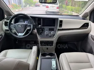 Toyota Sienna 2015 Gray