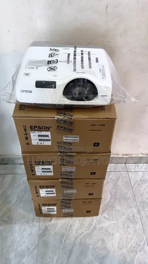 New Short Throws Projector in Lagos Ikeja, Abuja,kaduna,Kano,ph,Warri