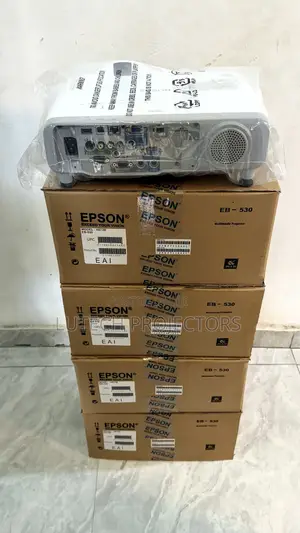 New Short Throws Projector in Lagos Ikeja, Abuja,kaduna,Kano,ph,Warri