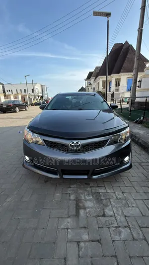 Toyota Camry SE 4dr Sedan (2.5L 4cyl 6A) 2014 Gray