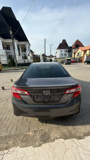 Toyota Camry SE 4dr Sedan (2.5L 4cyl 6A) 2014 Gray