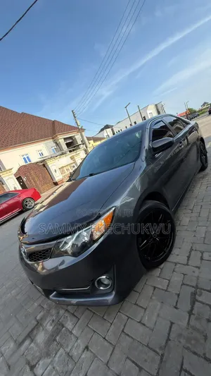 Toyota Camry SE 4dr Sedan (2.5L 4cyl 6A) 2014 Gray