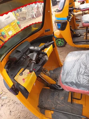 TVS King Deluxe Plus iTouch Start 2016 Yellow