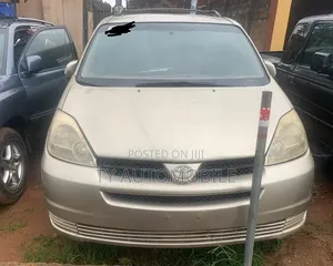 Toyota Sienna 2005 Gold