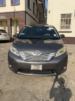 Toyota Sienna 2015 Gray