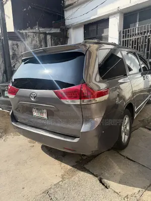 Toyota Sienna 2015 Gray