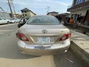Toyota Corolla 2009 Gold