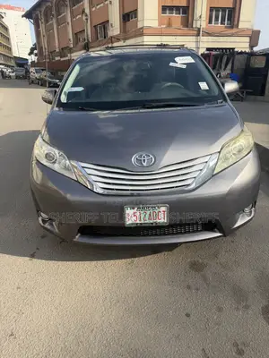 Toyota Sienna 2015 Gray