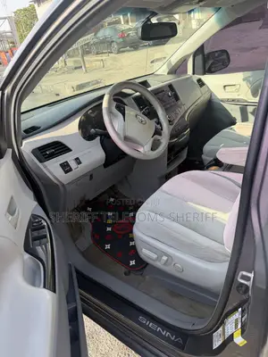Toyota Sienna 2015 Gray