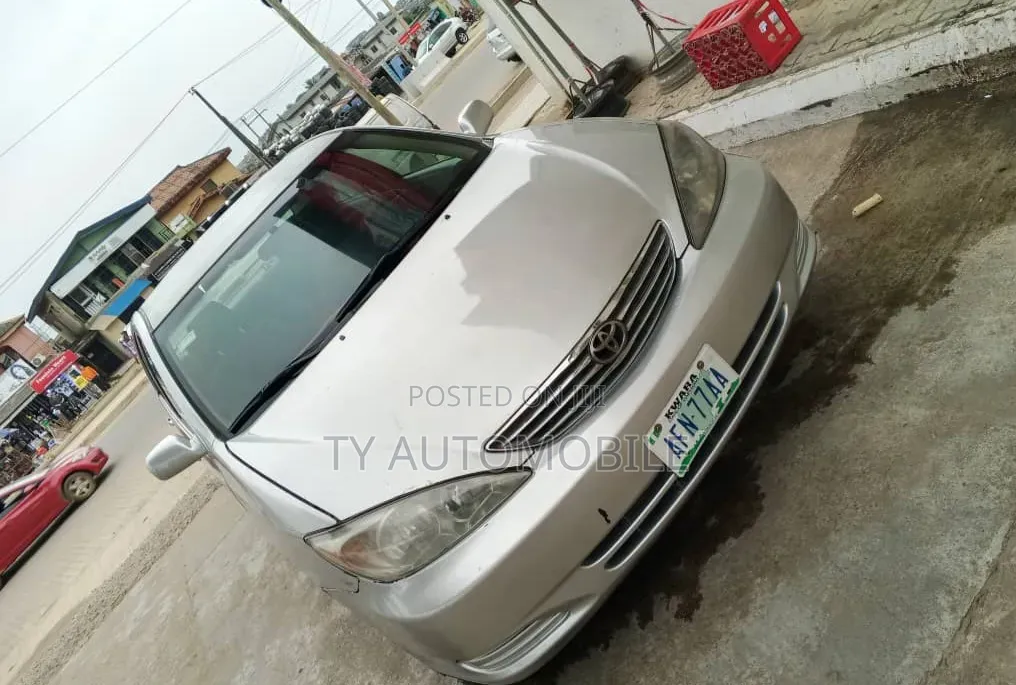 Toyota Camry 2004 Silver