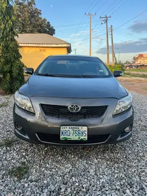 Toyota Corolla LE 4dr Sedan (1.8L 4cyl 4A) 2010 Gray